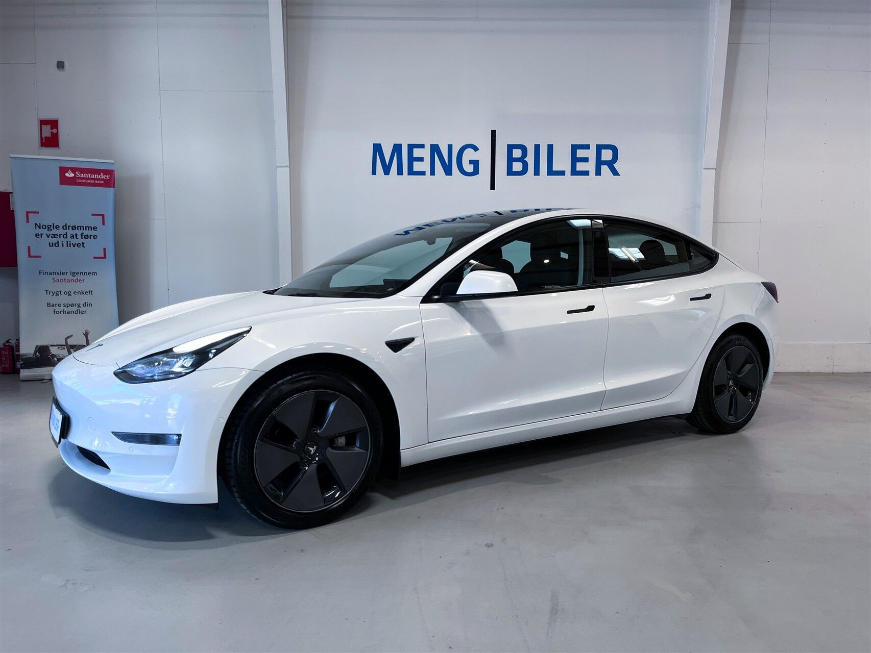 Hvid Tesla Model 3 fra 2022