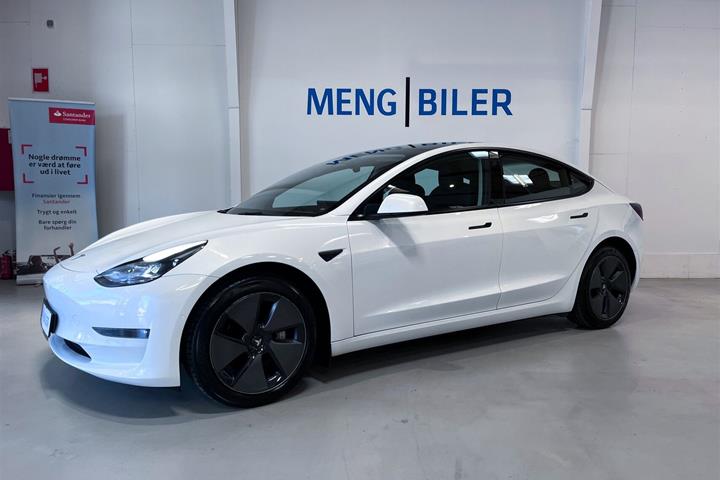 Hvid Tesla Model 3 fra 2022