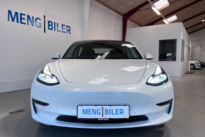 Hvid Tesla Model 3 fra 2022