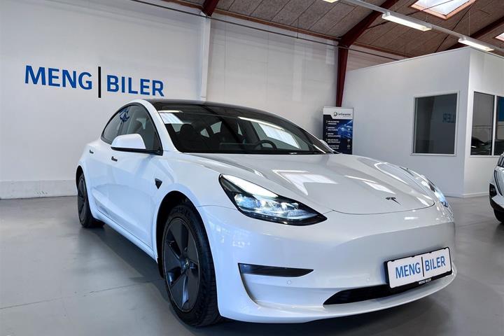 Hvid Tesla Model 3 fra 2022