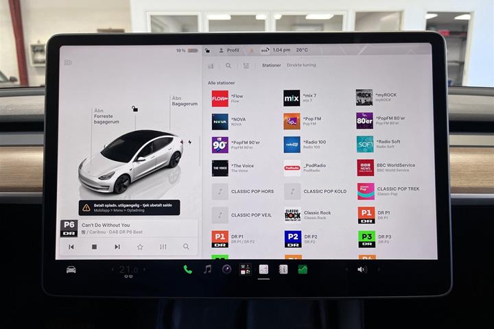 Hvid Tesla Model 3 fra 2022