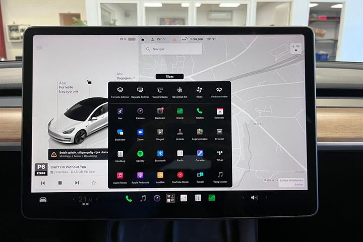 Hvid Tesla Model 3 fra 2022