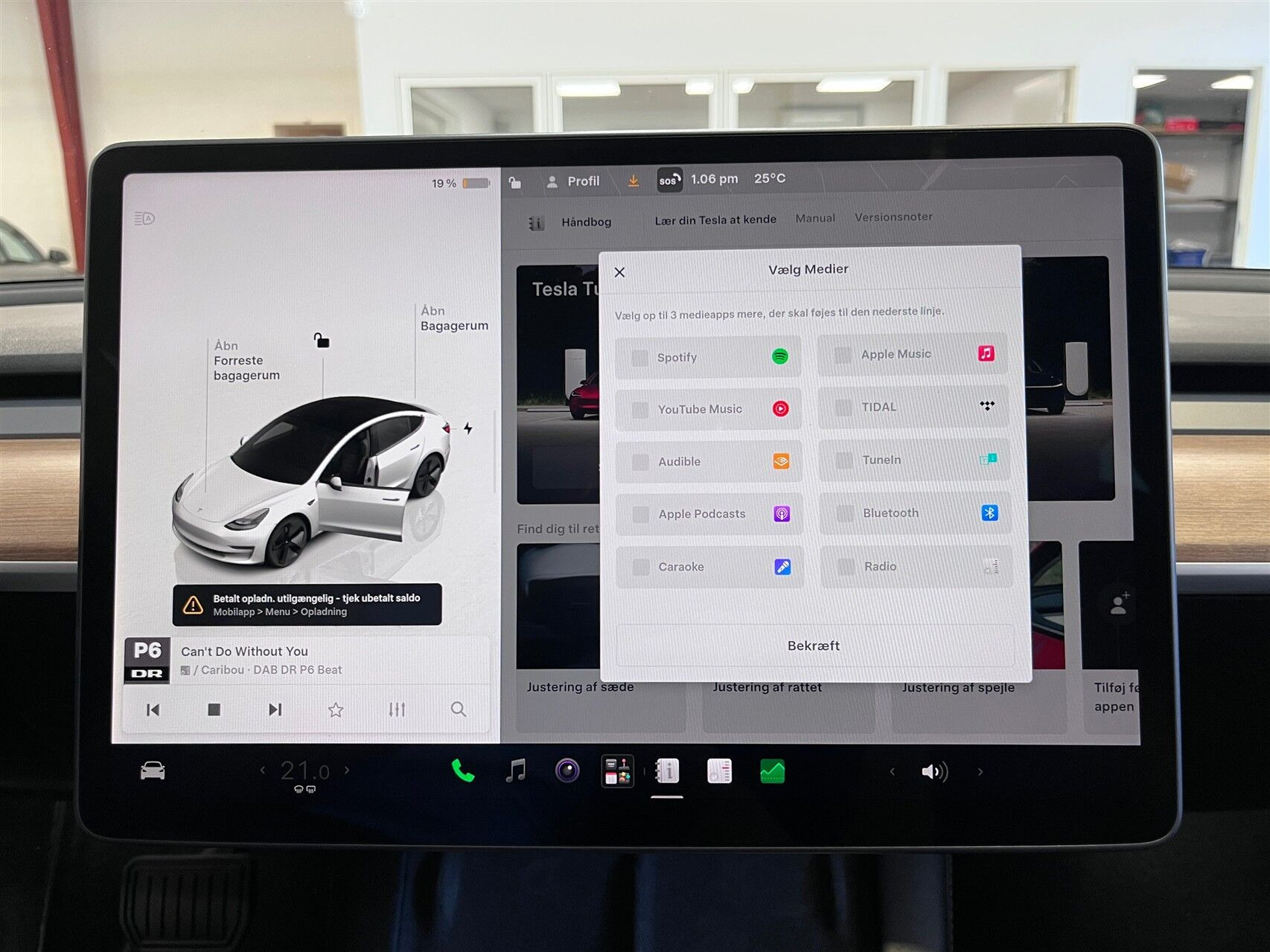 Hvid Tesla Model 3 fra 2022