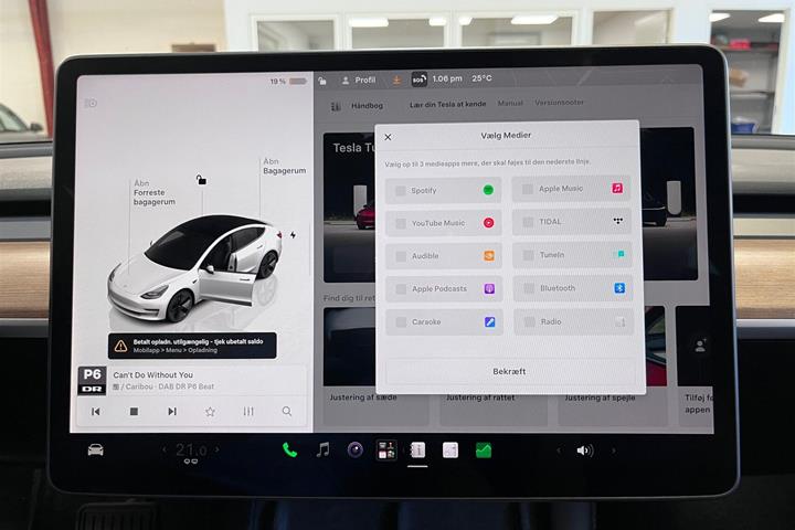 Hvid Tesla Model 3 fra 2022