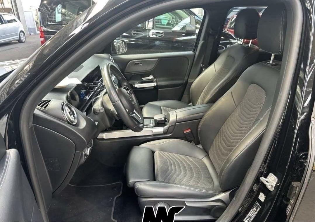 Sort Mercedes EQB 250 fra 2023