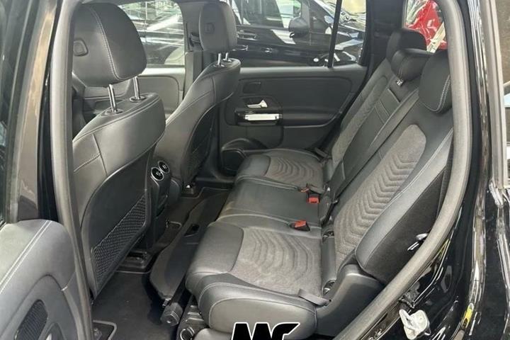 Sort Mercedes EQB 250 fra 2023
