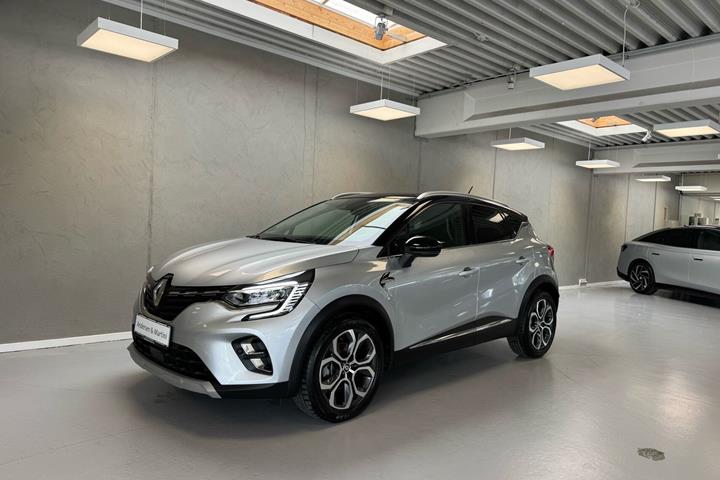 Grå Renault Captur fra 2022