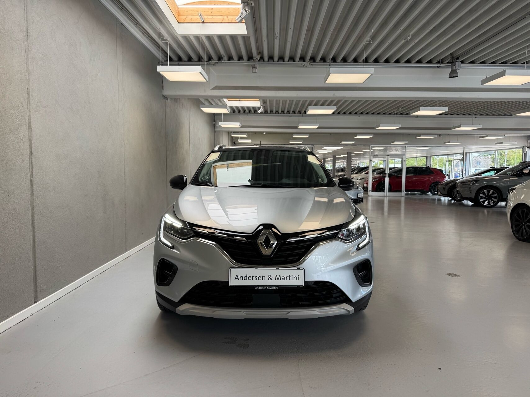 Grå Renault Captur fra 2022