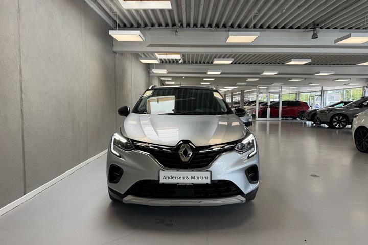 Grå Renault Captur fra 2022