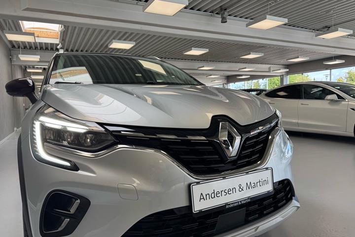 Grå Renault Captur fra 2022