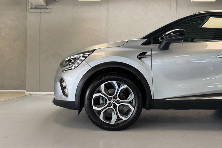 Grå Renault Captur fra 2022