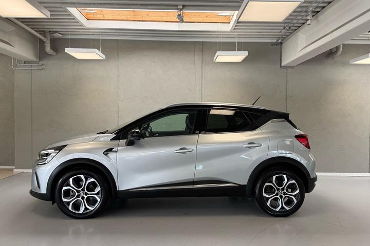 Grå Renault Captur fra 2022