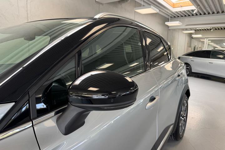 Grå Renault Captur fra 2022