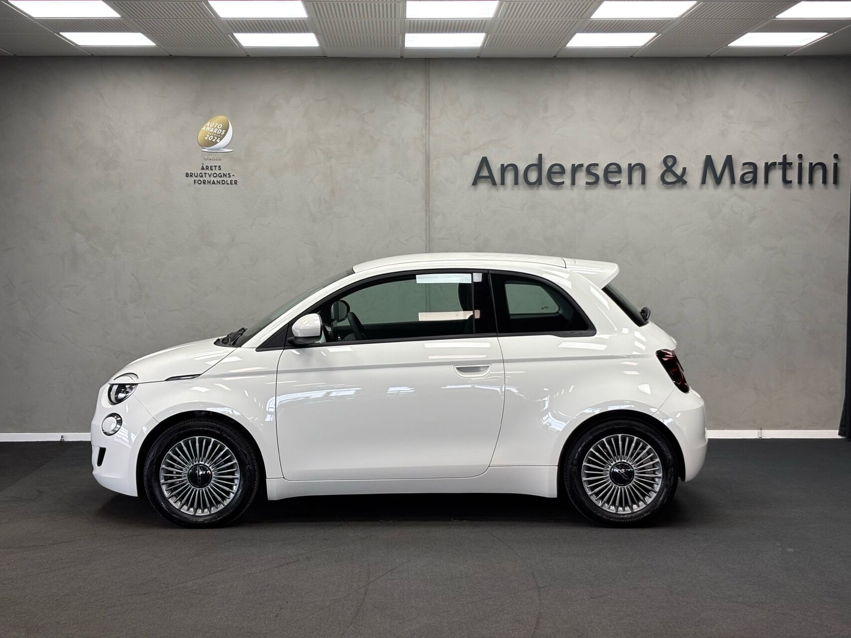 Hvid Fiat 500e fra 2023