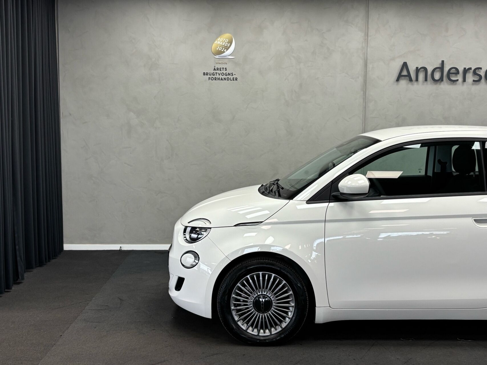Hvid Fiat 500e fra 2023