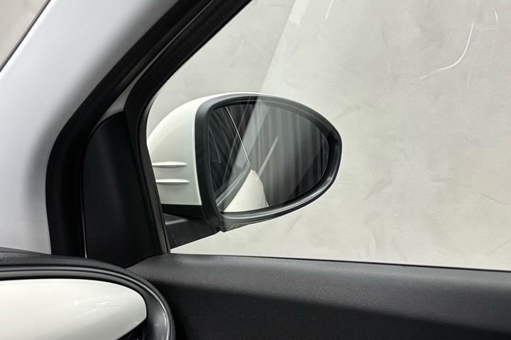 Hvid Fiat 500e fra 2023