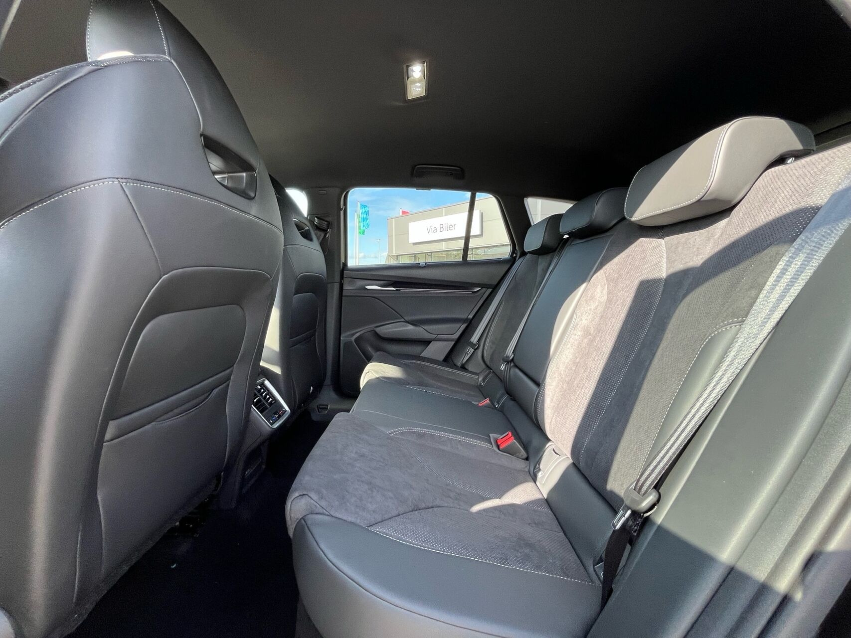 Sort Skoda Enyaq fra 2026