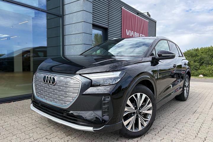 Sort Audi Q4 fra 2023 set udefra