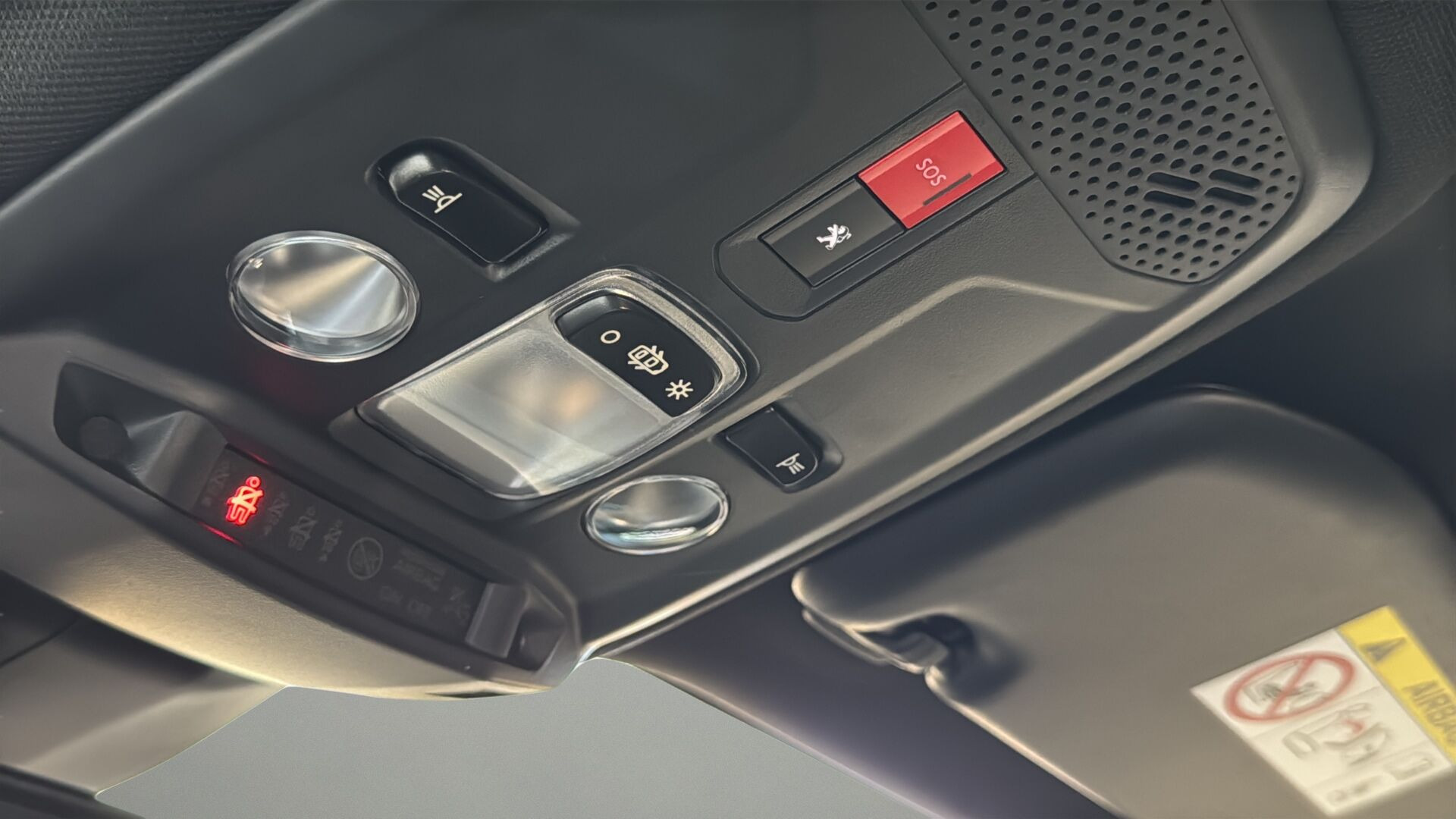 Sort Peugeot e-2008 fra 2023
