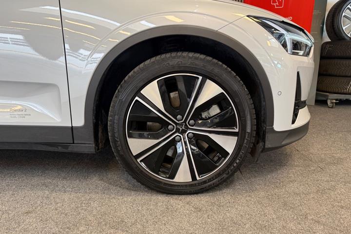 Hvid Polestar 2 fra 2023