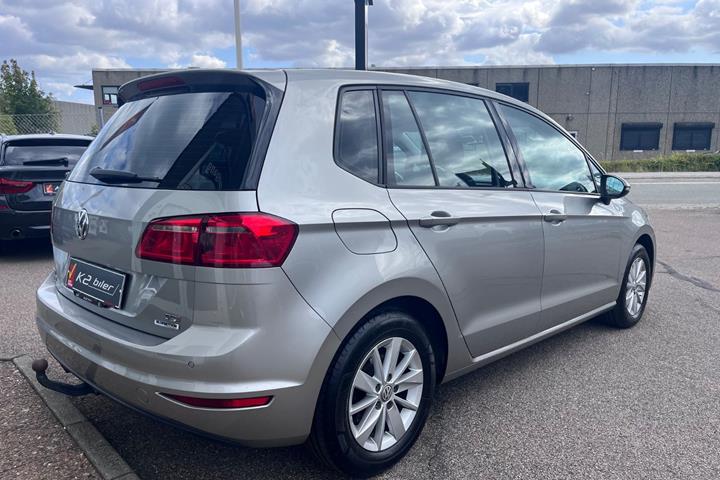 Sølv VW Golf Sportsvan fra 2016