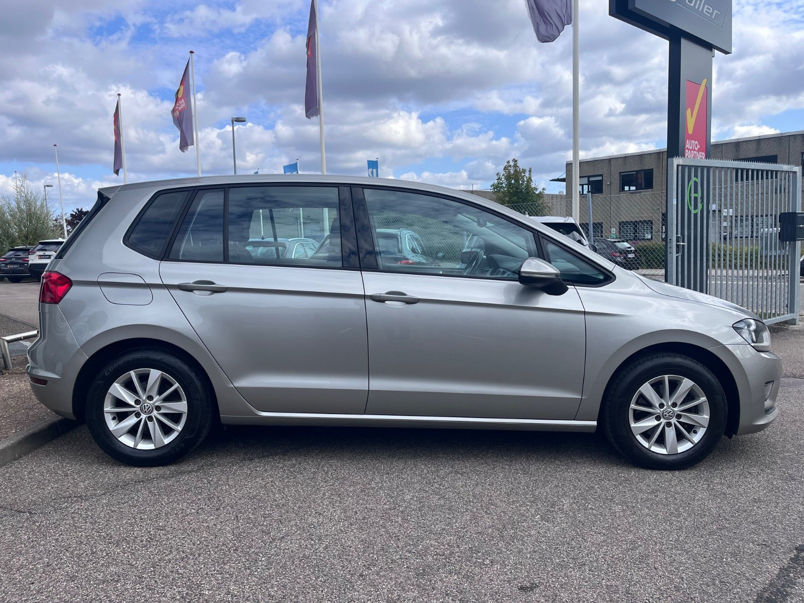 Sølv VW Golf Sportsvan fra 2016