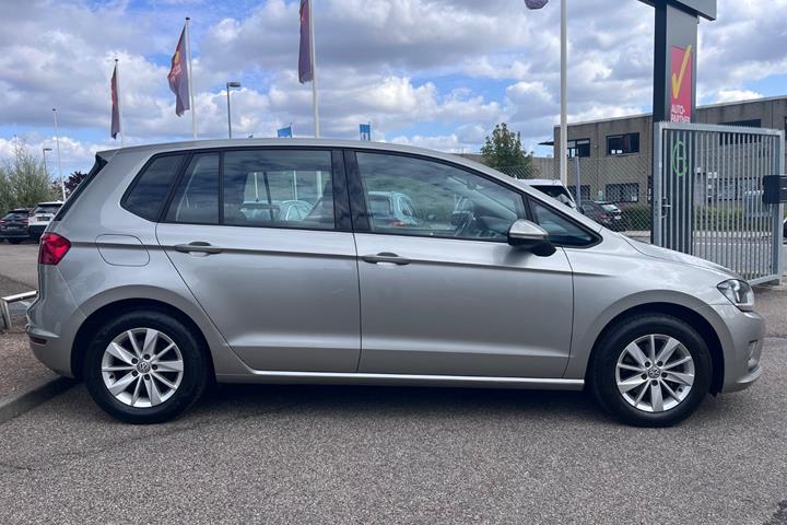 Sølv VW Golf Sportsvan fra 2016