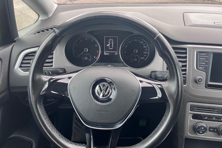 Sølv VW Golf Sportsvan fra 2016