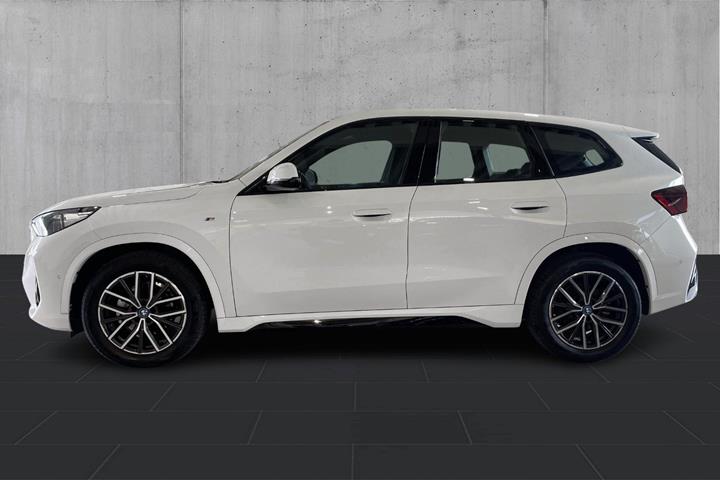 Hvid BMW iX1 fra 2024