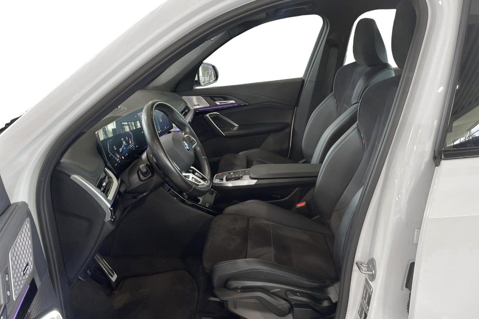 Hvid BMW iX1 fra 2024