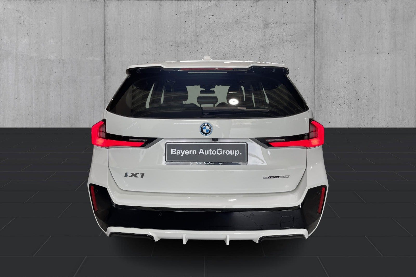 Hvid BMW iX1 fra 2024