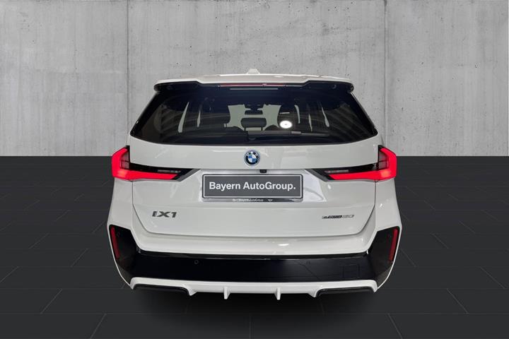 Hvid BMW iX1 fra 2024