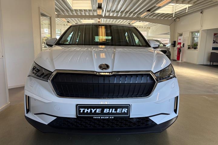 Hvid Skoda Enyaq fra 2023