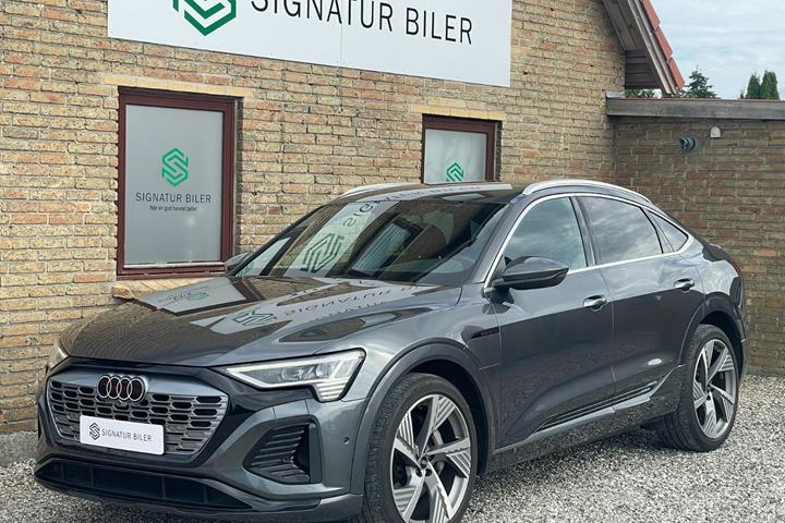 Grå Audi Q8 e-tron fra 2024