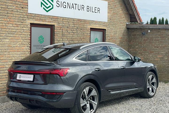 Grå Audi Q8 e-tron fra 2024