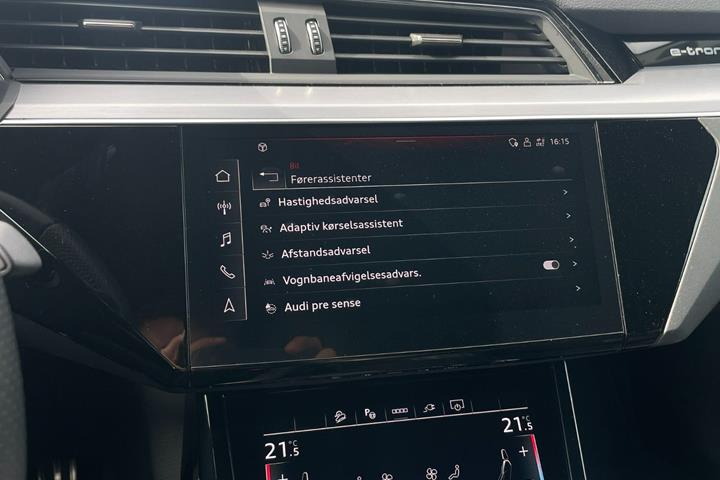 Grå Audi Q8 e-tron fra 2024
