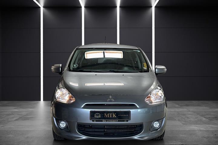 Grå Mitsubishi Space Star fra 2015