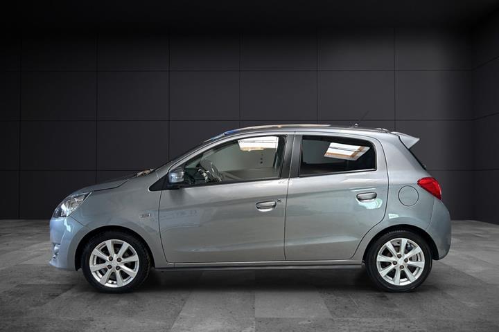 Grå Mitsubishi Space Star fra 2015
