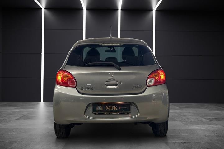 Grå Mitsubishi Space Star fra 2015