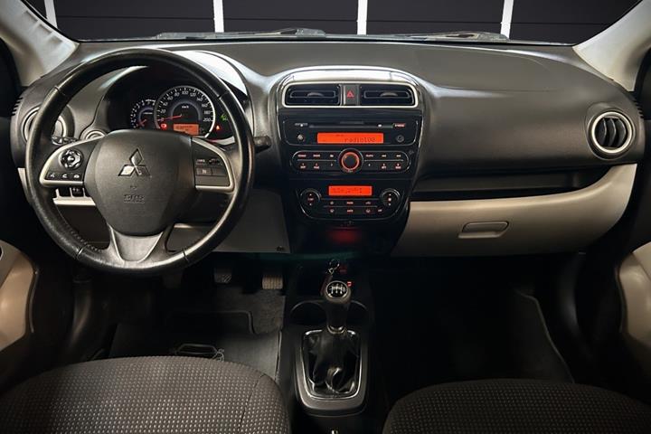 Grå Mitsubishi Space Star fra 2015