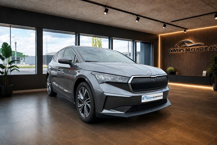 Grå Skoda Enyaq fra 2023