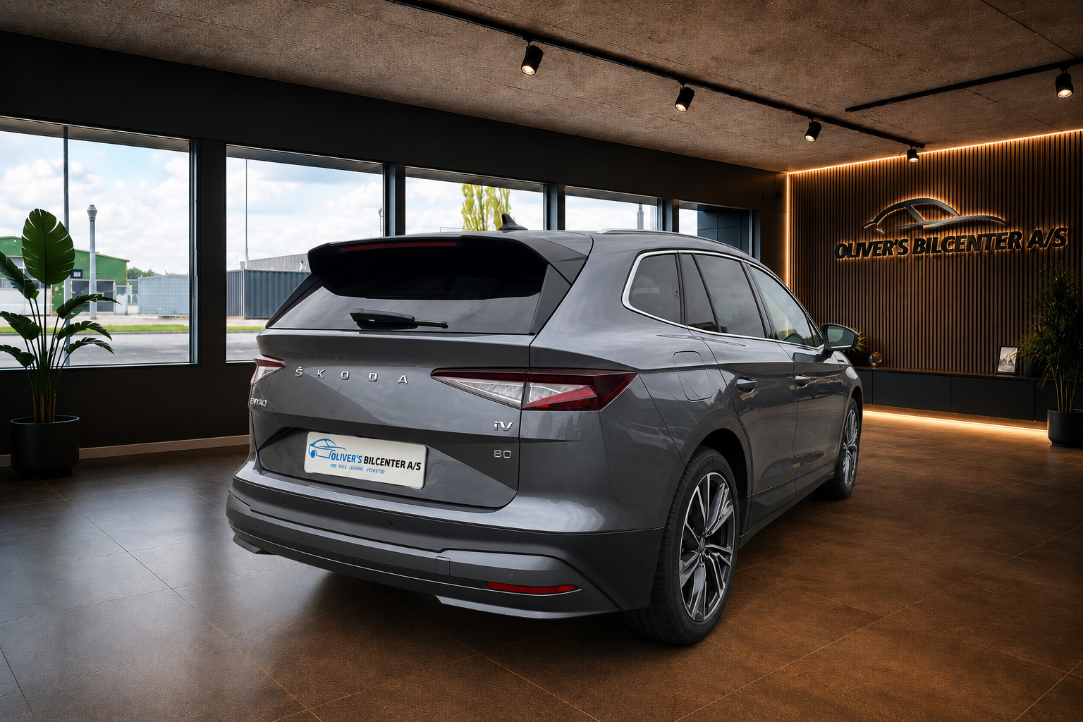 Grå Skoda Enyaq fra 2023