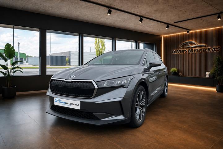 Grå Skoda Enyaq fra 2023