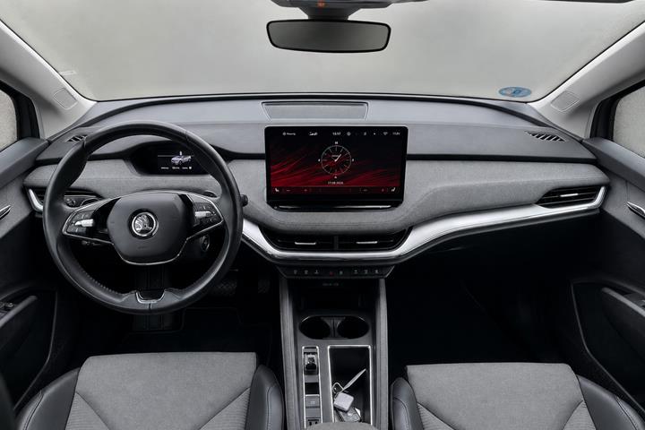 Grå Skoda Enyaq fra 2023
