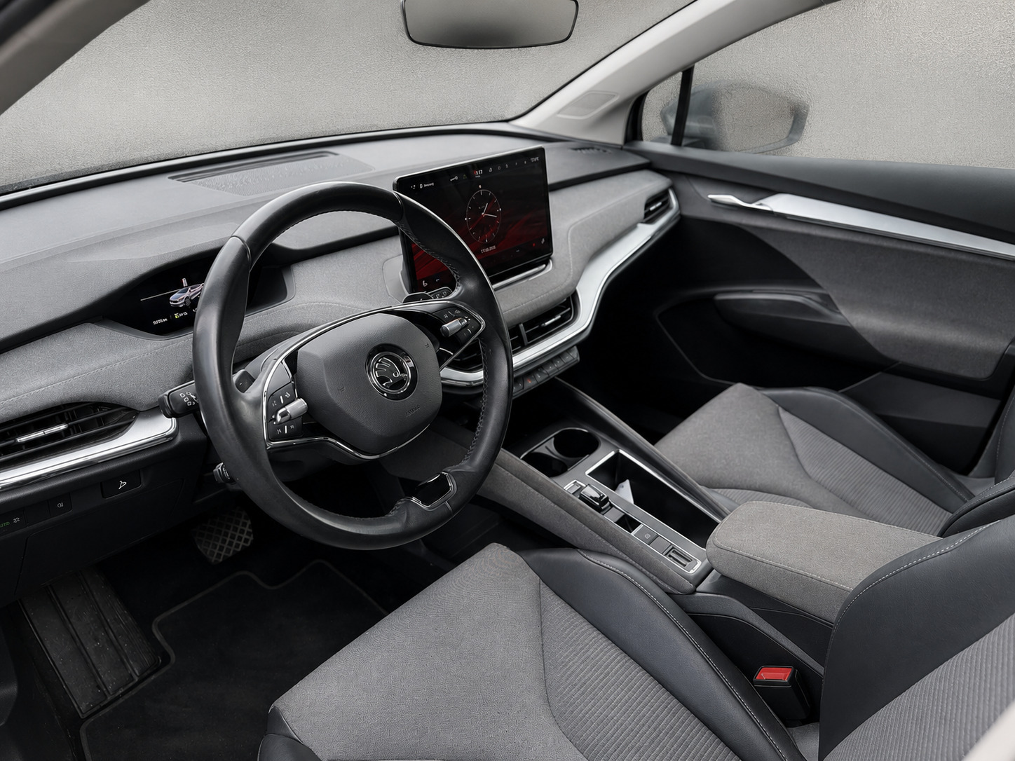 Grå Skoda Enyaq fra 2023
