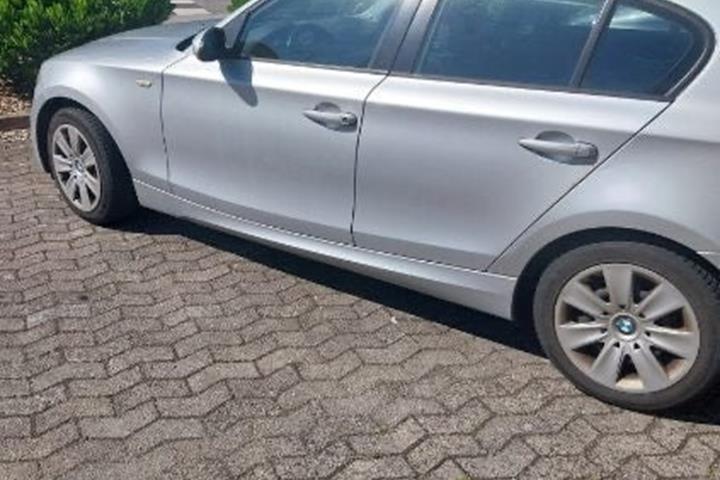 Sølv BMW 118i fra 2007
