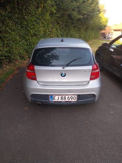 Sølv BMW 118i fra 2007