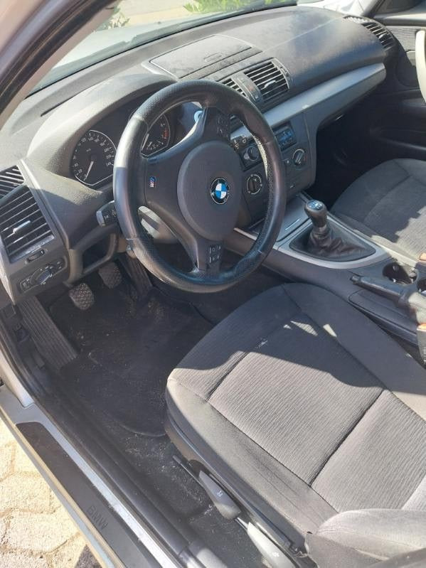Sølv BMW 118i fra 2007