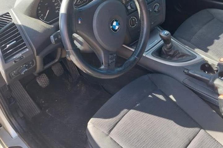 Sølv BMW 118i fra 2007