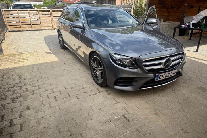 Grå Mercedes E350 d fra 2017